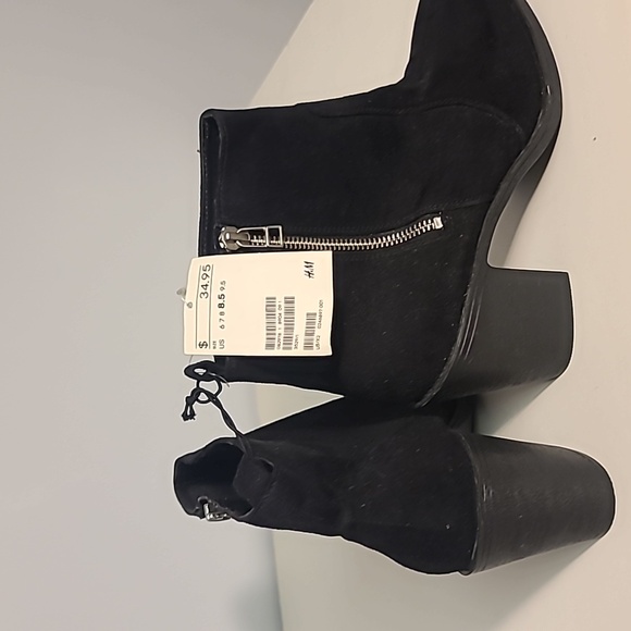 Brand New H&M Black ankle boots w chunky heel (new) US 8.5 EURO 40.  Great Fit - Picture 7 of 8